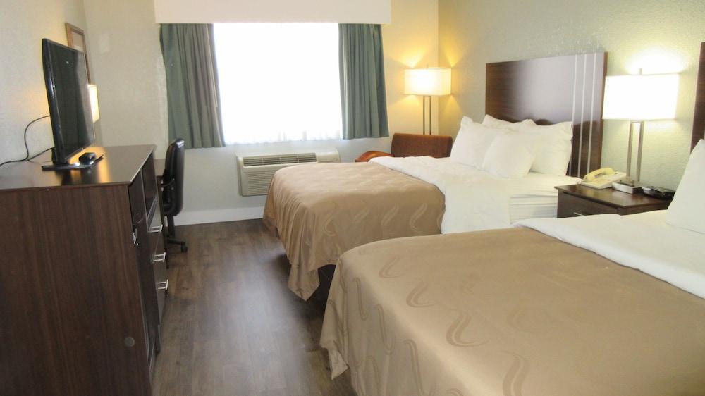 Quality Inn & Suites West Pueblo Extérieur photo
