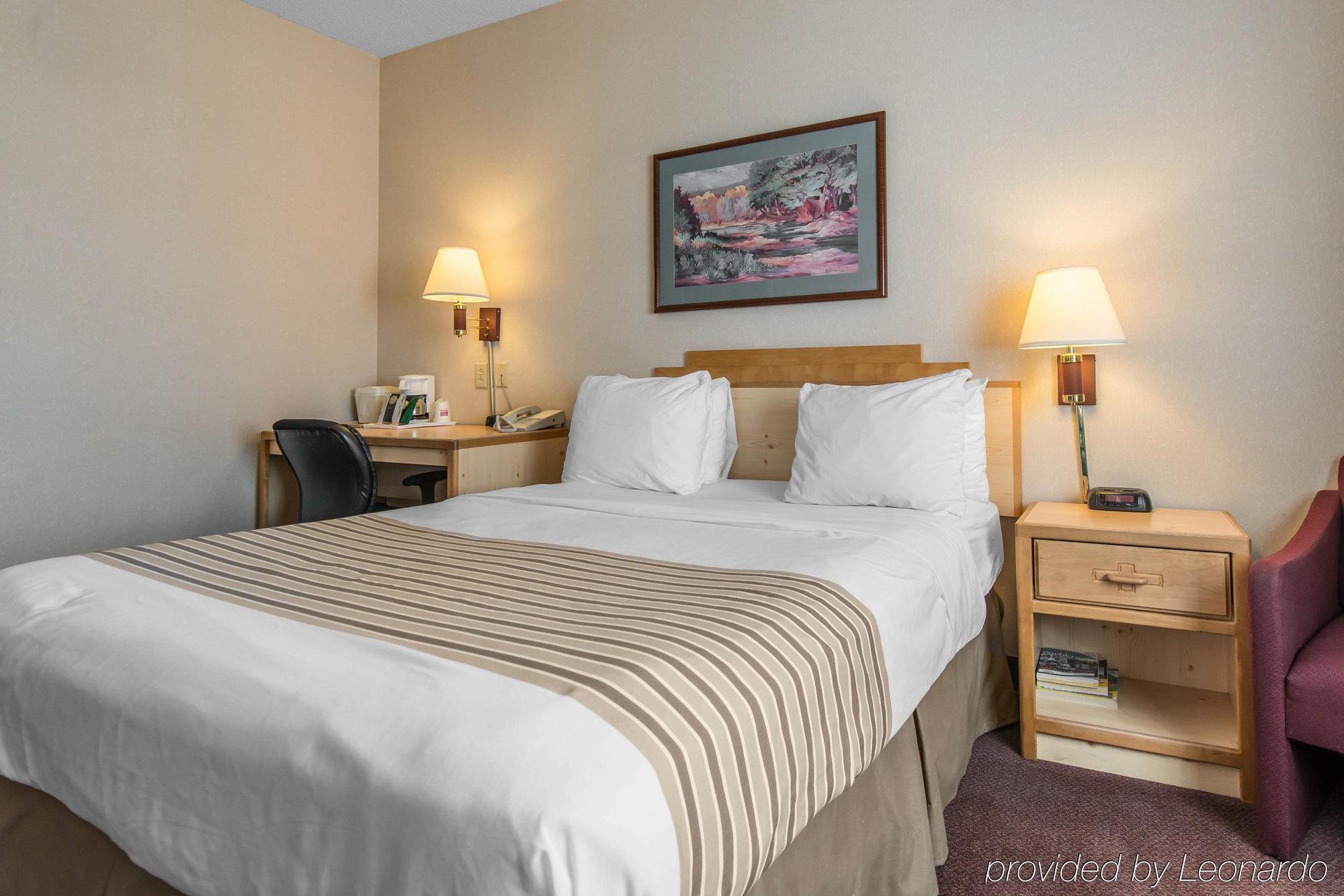 Quality Inn & Suites West Pueblo Extérieur photo