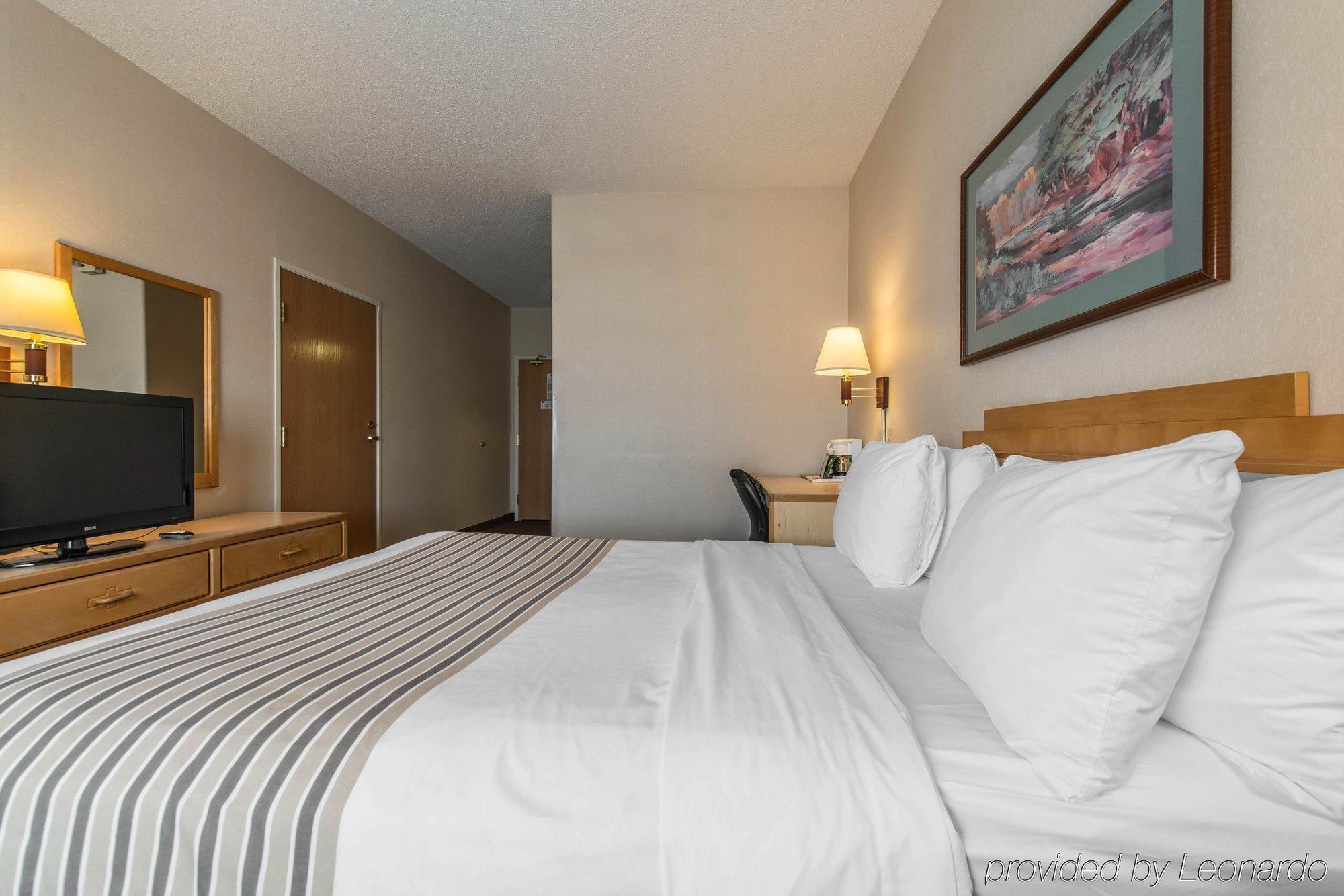Quality Inn & Suites West Pueblo Extérieur photo