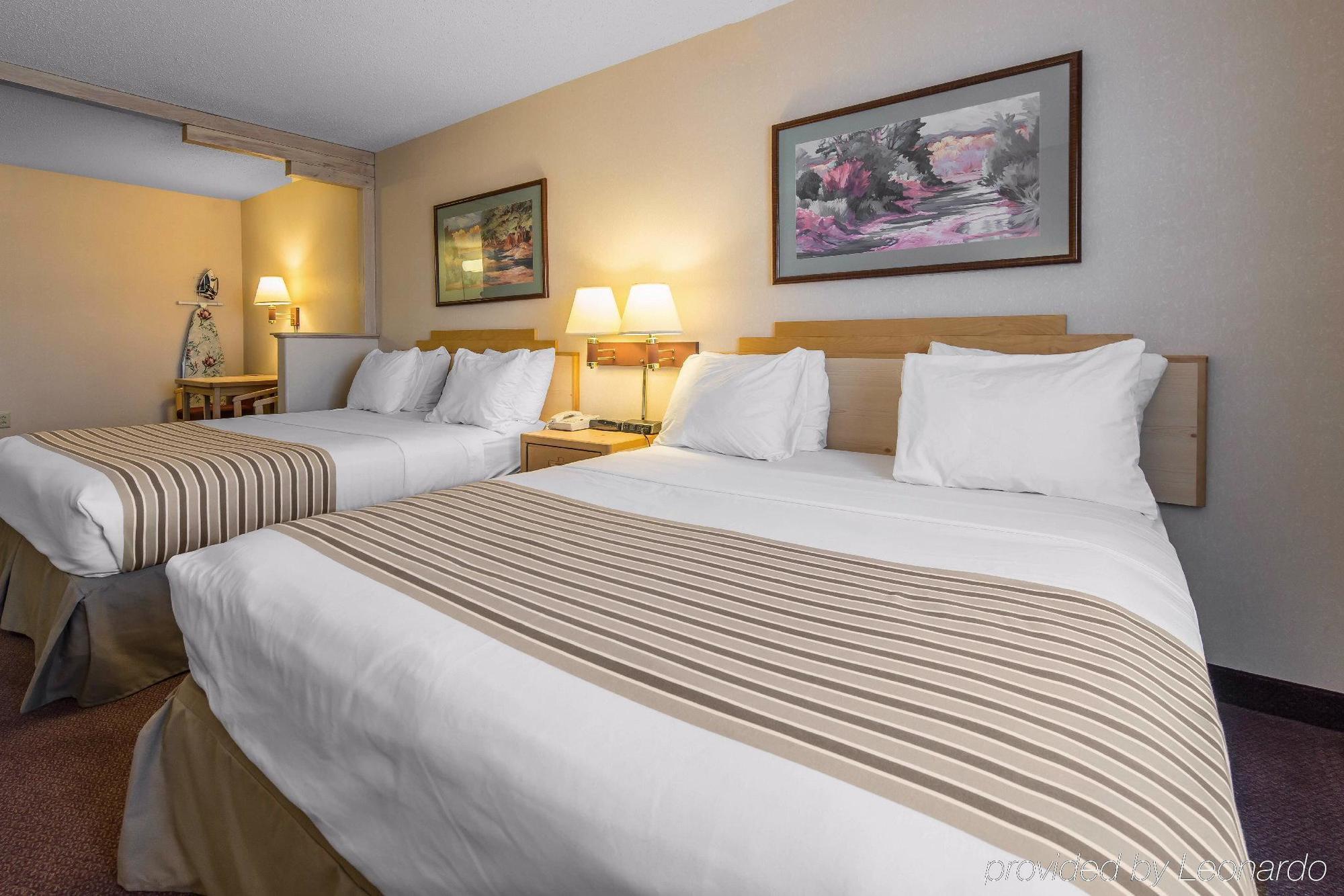 Quality Inn & Suites West Pueblo Extérieur photo