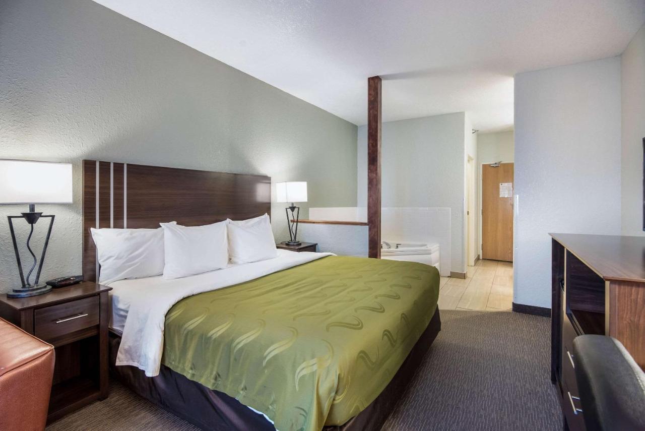 Quality Inn & Suites West Pueblo Extérieur photo