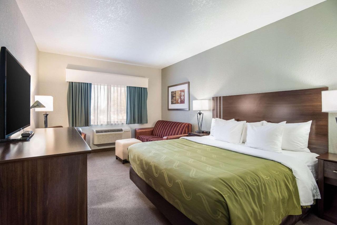 Quality Inn & Suites West Pueblo Extérieur photo